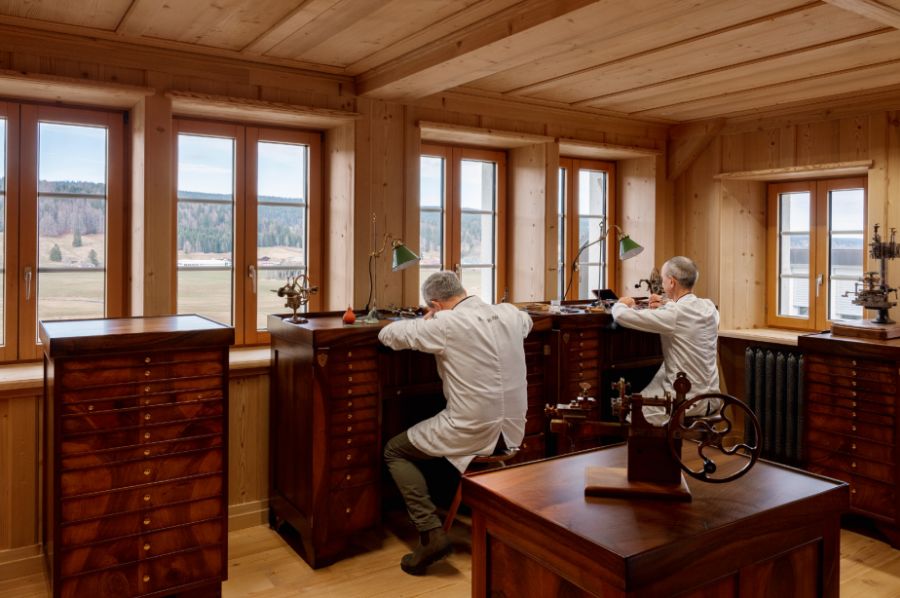 Atelier horloger en bois